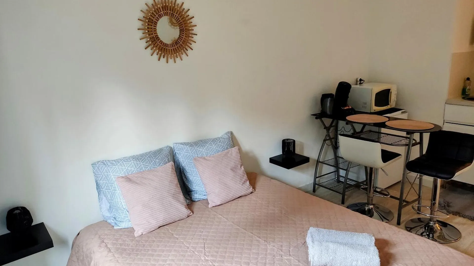 Provencal-Style Apartment Aix-en-Provence 0*,  Frankrig