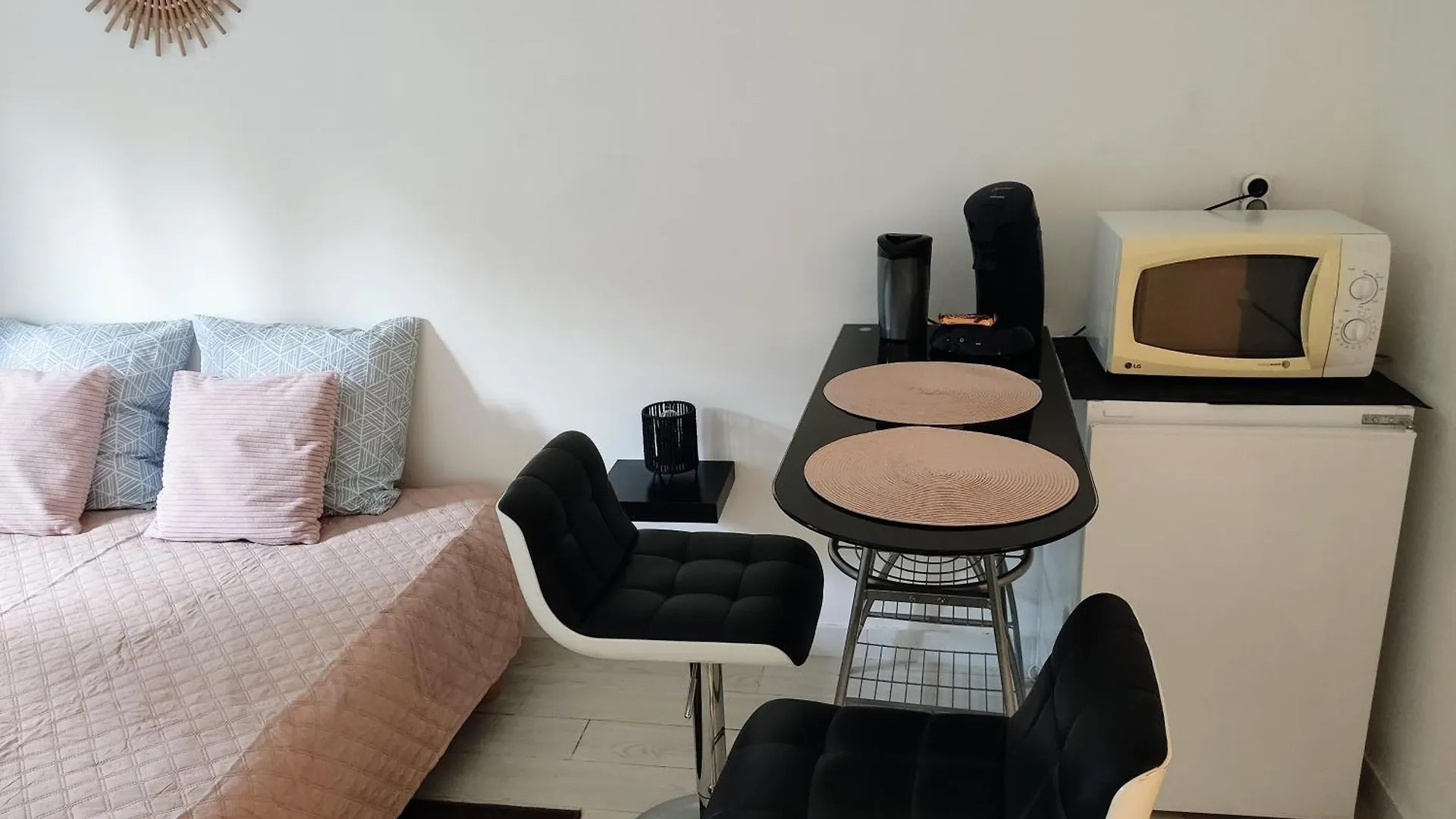 Provencal-Style Apartment Aix-en-Provence
