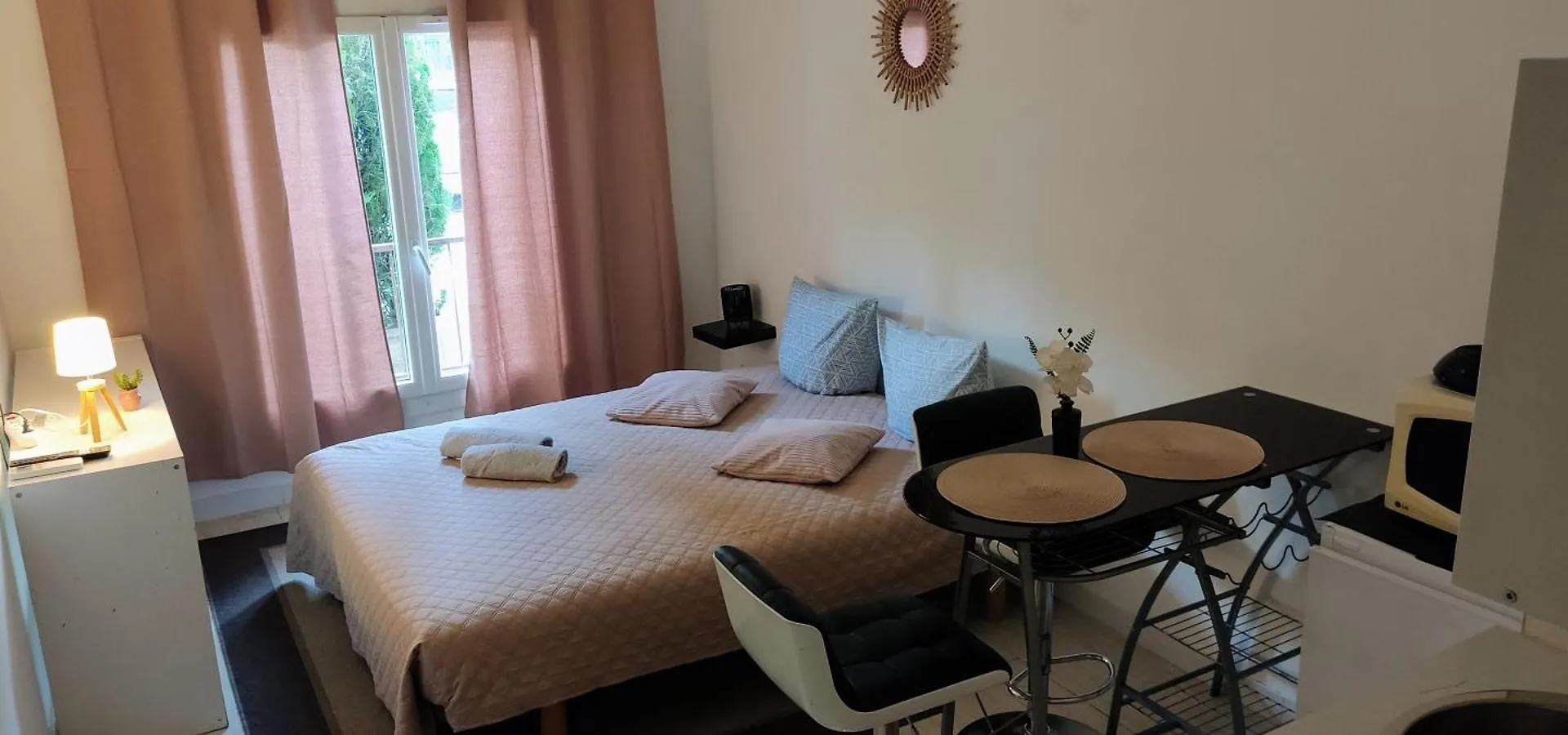 Provencal-Style Apartment Aix-en-Provence